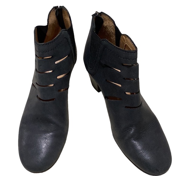 Aquatalia Marvin K Freida Black Leather Laser Cut Ankle Boots 8.5 - Picture 4 of 12